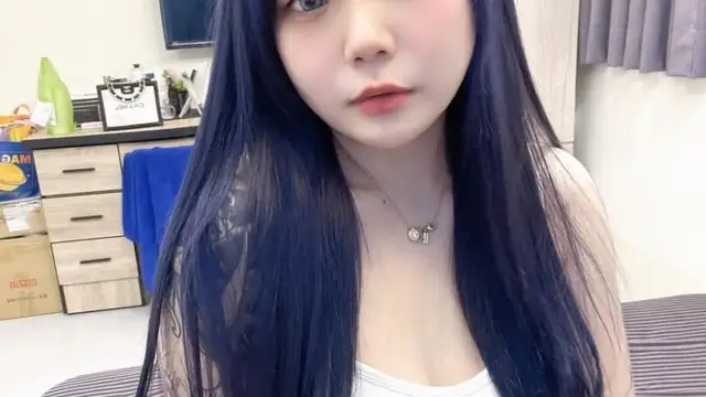 南昌花臂精神小妹【李皓鑰】私密影片外流！紋身妹獨自在鏡頭前扣逼放飛自我！