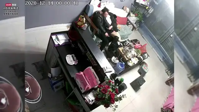 【真實亂倫姐夫】花店老闆娘勾引姐夫亂倫，被姐撞見支開姐姐繼續插嘴口爆（獨家）22『360影視』