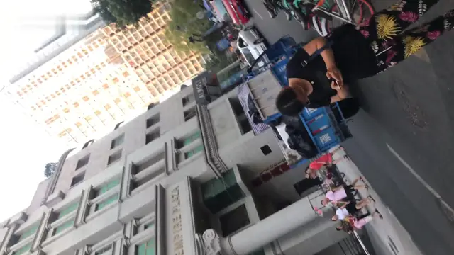 大神盯上坐在腳踏車後座的少婦 鮑魚非常的粉嫩