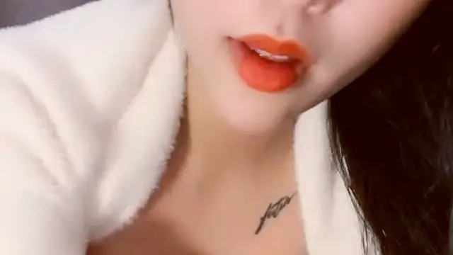 【禁漫直播】大波浪性感紅唇女神！齊逼牛仔短褲！強烈要求大秀一波,全裸抖動大屁股,濃密逼毛騷穴掰開特寫